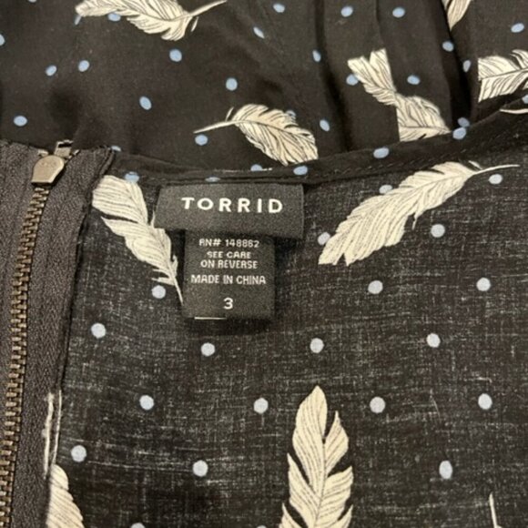 Torrid Zip-Back Feather and Polka Dot Black Short Sleeve Blouse – 3X - Picture 7 of 8